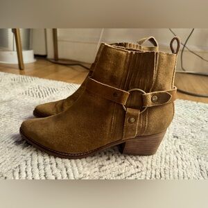 Steve Madden brown short boots cowboy/cowgirl style size 10M (woman/adult)